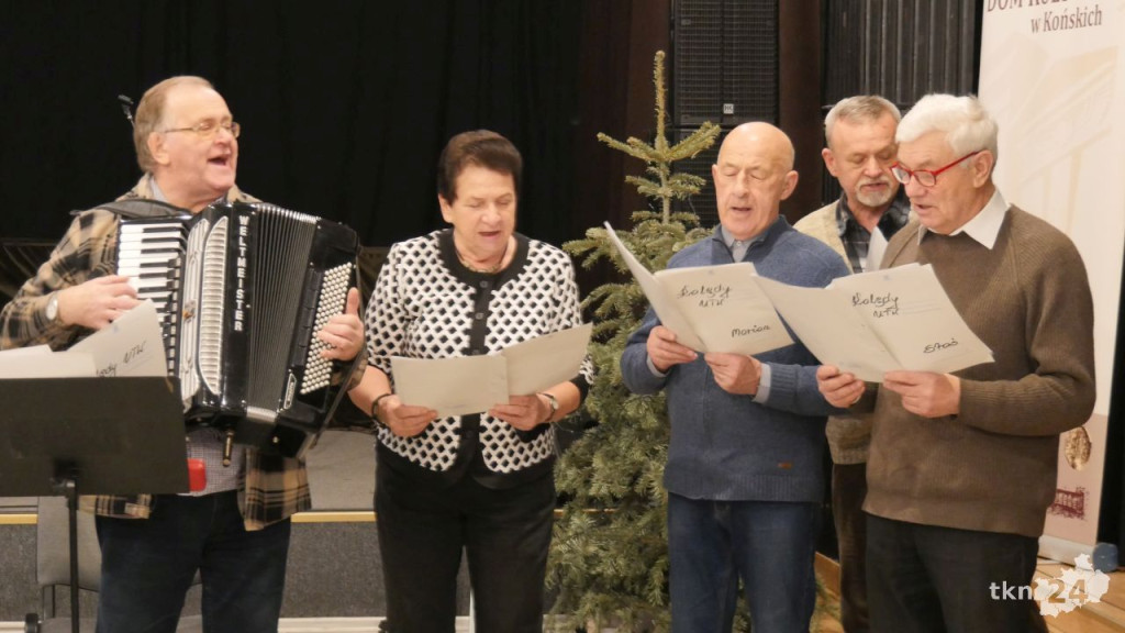 Seniorzy zaśpiewają kolędy i pastorałki! Obejrzycie je w TKN24 [wideo, zdjęcia]