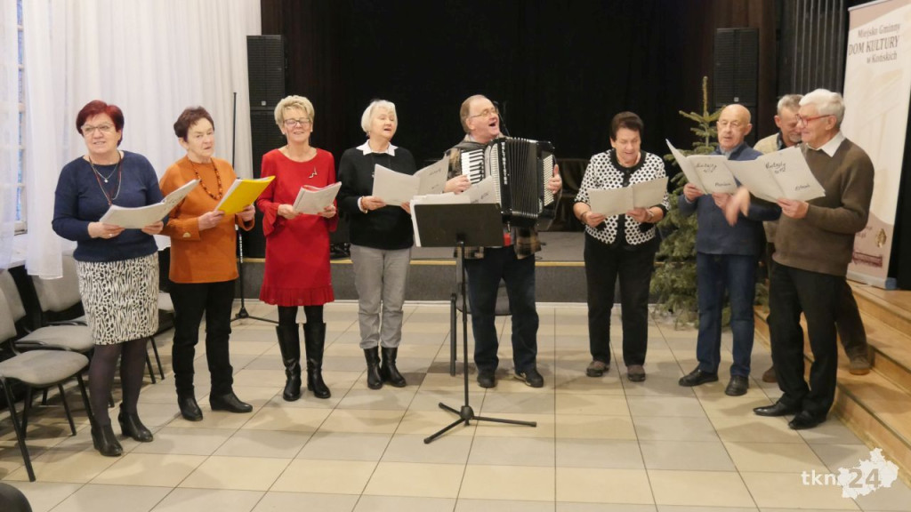 Seniorzy zaśpiewają kolędy i pastorałki! Obejrzycie je w TKN24 [wideo, zdjęcia]