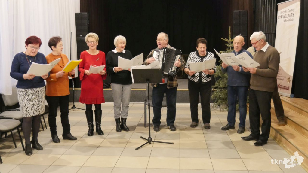 Seniorzy zaśpiewają kolędy i pastorałki! Obejrzycie je w TKN24 [wideo, zdjęcia]