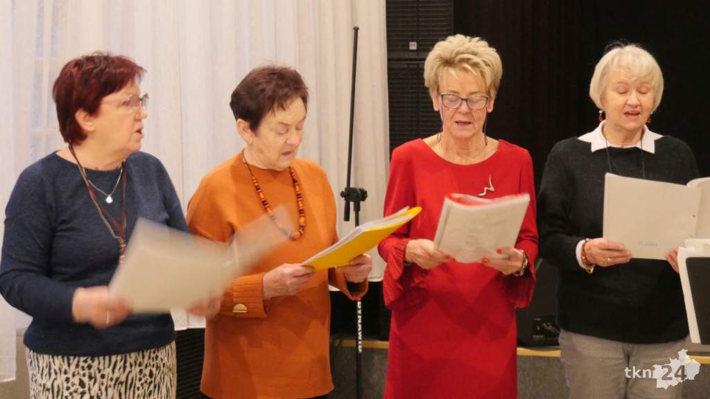 Seniorzy zaśpiewają kolędy i pastorałki! Obejrzycie je w TKN24 [wideo, zdjęcia]
