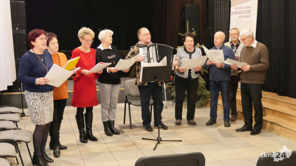 Seniorzy zaśpiewają kolędy i pastorałki! Obejrzycie je w TKN24 [wideo, zdjęcia]