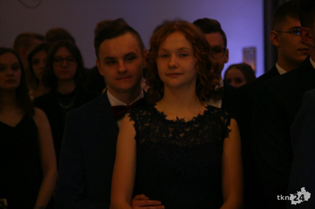 WIDEO: Studniówka II LO w Końskich