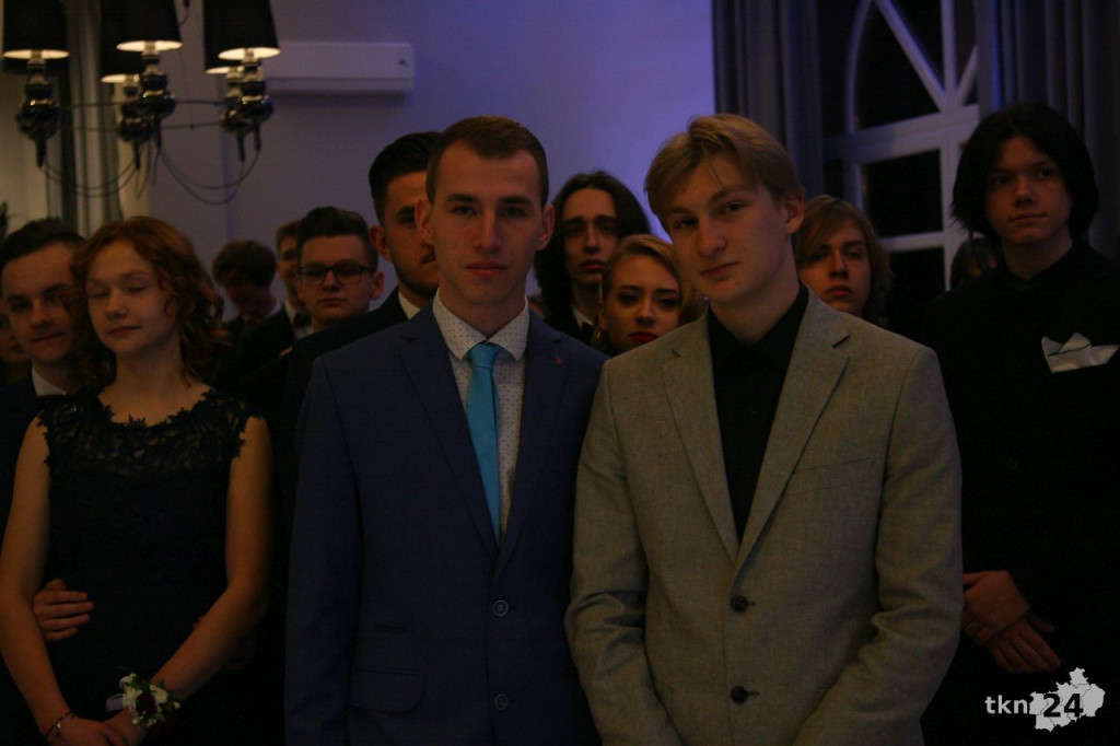 WIDEO: Studniówka II LO w Końskich