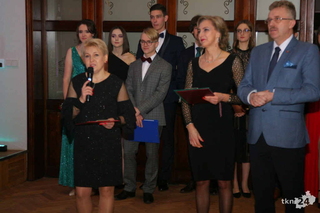 WIDEO: Studniówka II LO w Końskich