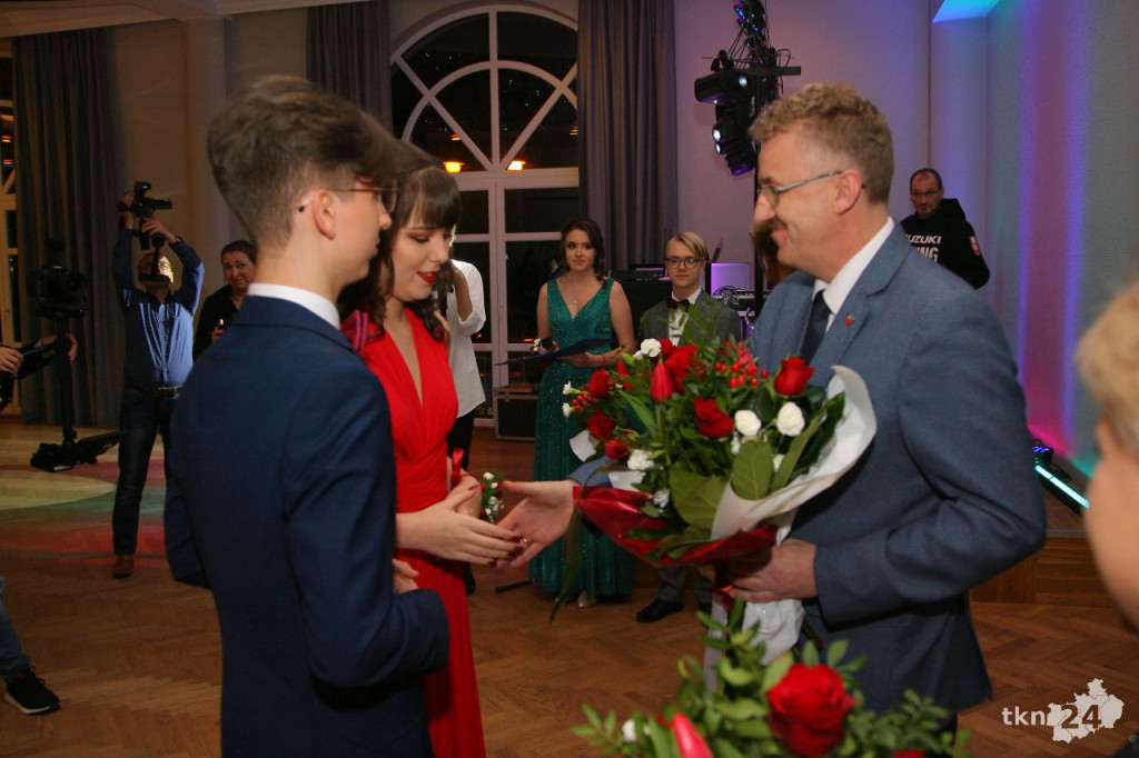 WIDEO: Studniówka II LO w Końskich