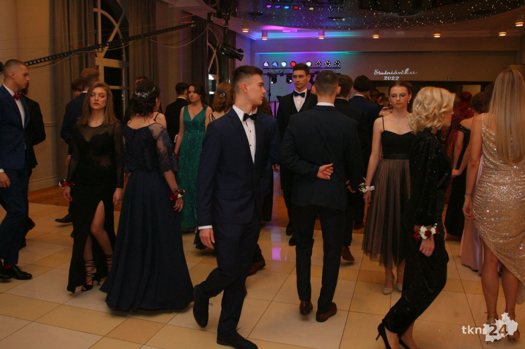 WIDEO: Studniówka II LO w Końskich