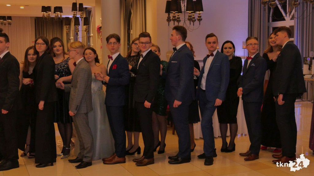 WIDEO: Studniówka II LO w Końskich