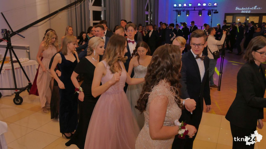 WIDEO: Studniówka II LO w Końskich