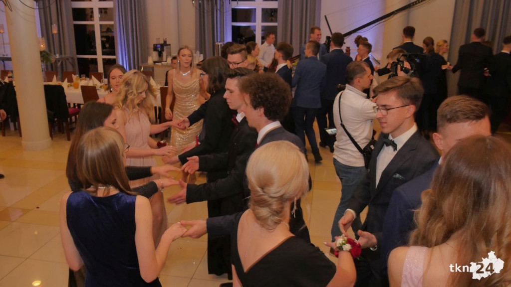 WIDEO: Studniówka II LO w Końskich