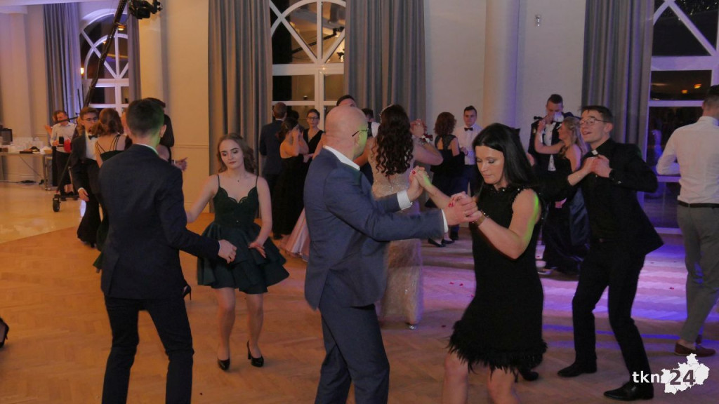 WIDEO: Studniówka II LO w Końskich