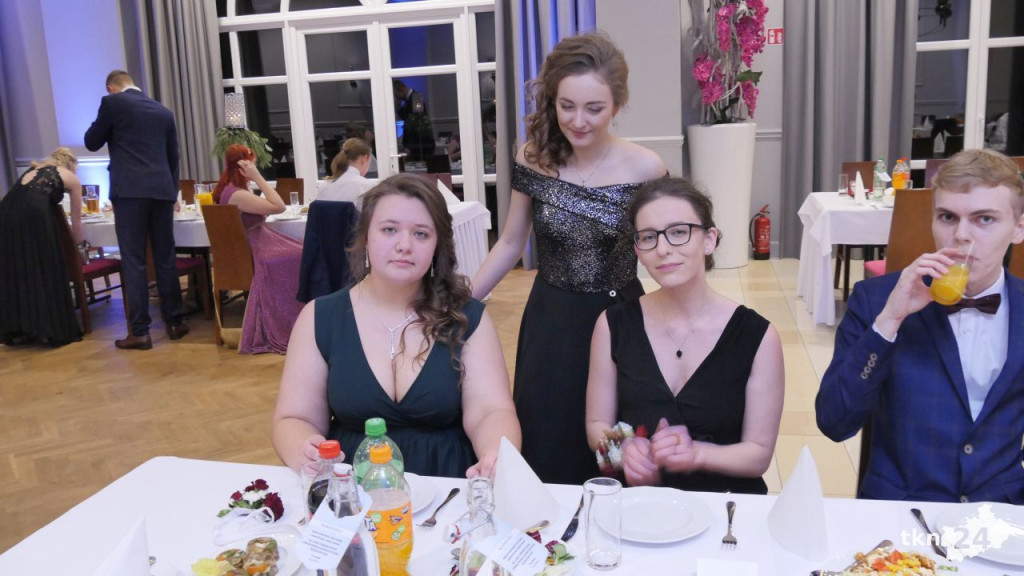 WIDEO: Studniówka II LO w Końskich