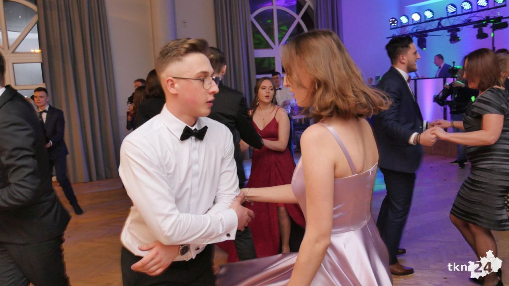WIDEO: Studniówka II LO w Końskich