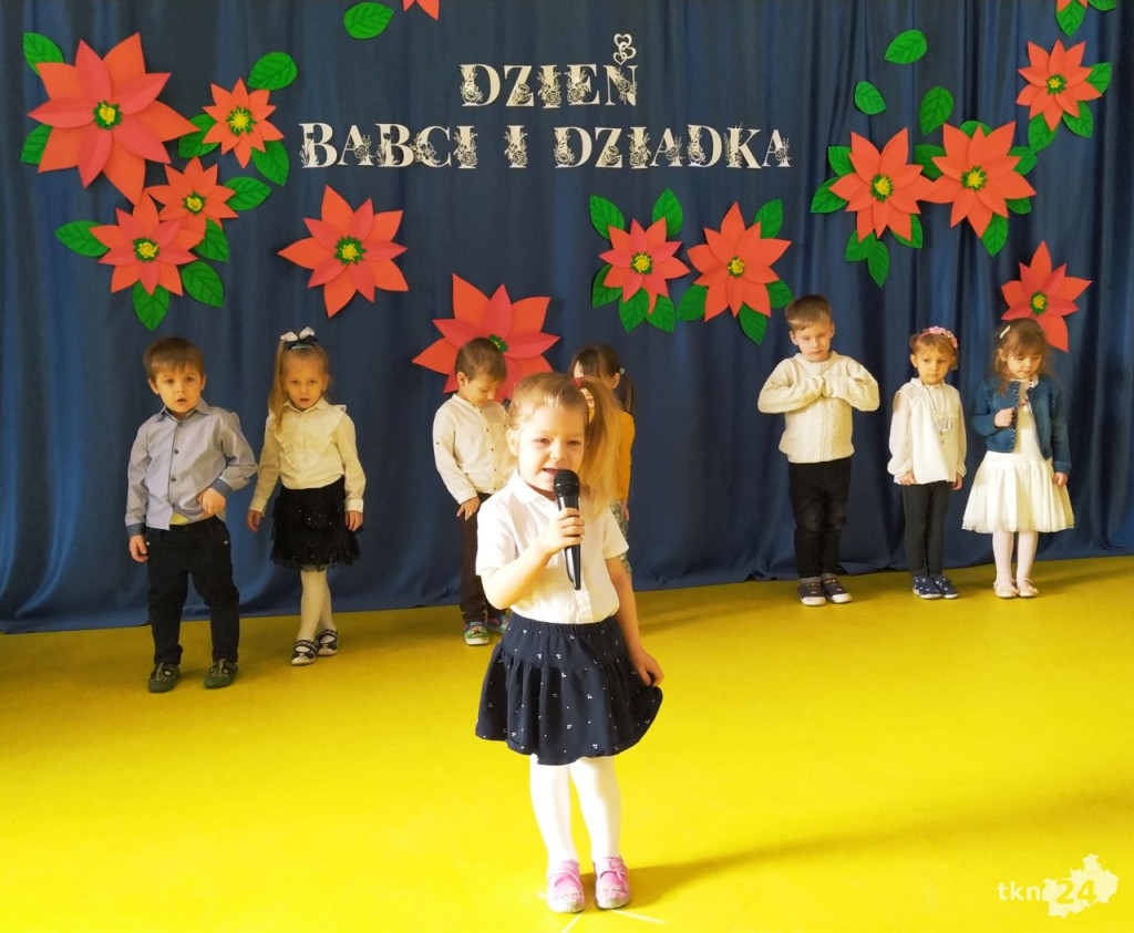 Przedszkolaki z Bajkowej Krainy dla babć i dziadków [wideo, zdjęcia]
