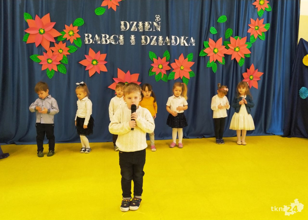 Przedszkolaki z Bajkowej Krainy dla babć i dziadków [wideo, zdjęcia]