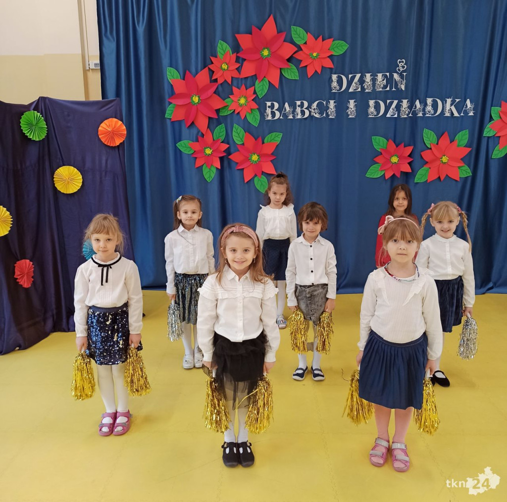 Przedszkolaki z Bajkowej Krainy dla babć i dziadków [wideo, zdjęcia]