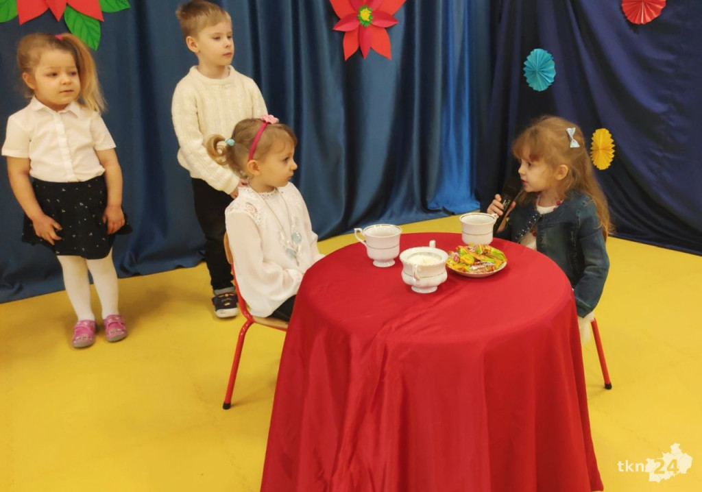 Przedszkolaki z Bajkowej Krainy dla babć i dziadków [wideo, zdjęcia]