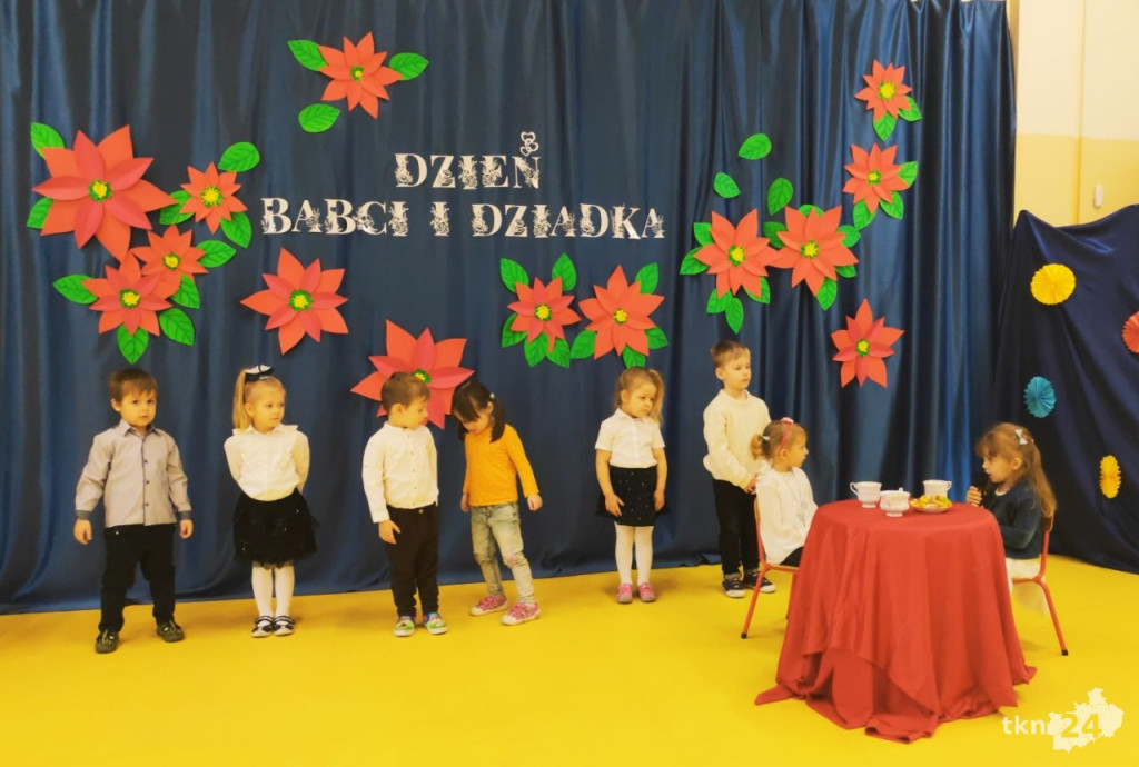 Przedszkolaki z Bajkowej Krainy dla babć i dziadków [wideo, zdjęcia]