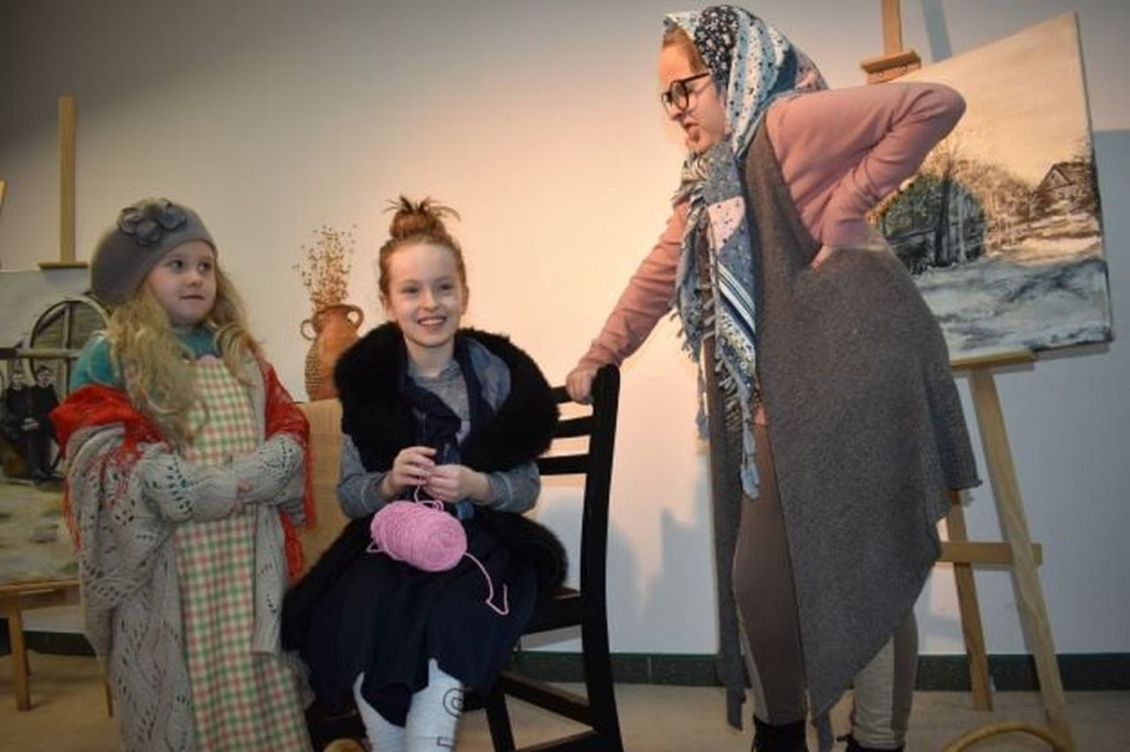 Teatr cieni i `dzieci-seniorzy`. Podsumowanie ferii zimowych 2022 z CKiAL w Gowarczowie [zdjęcia]
