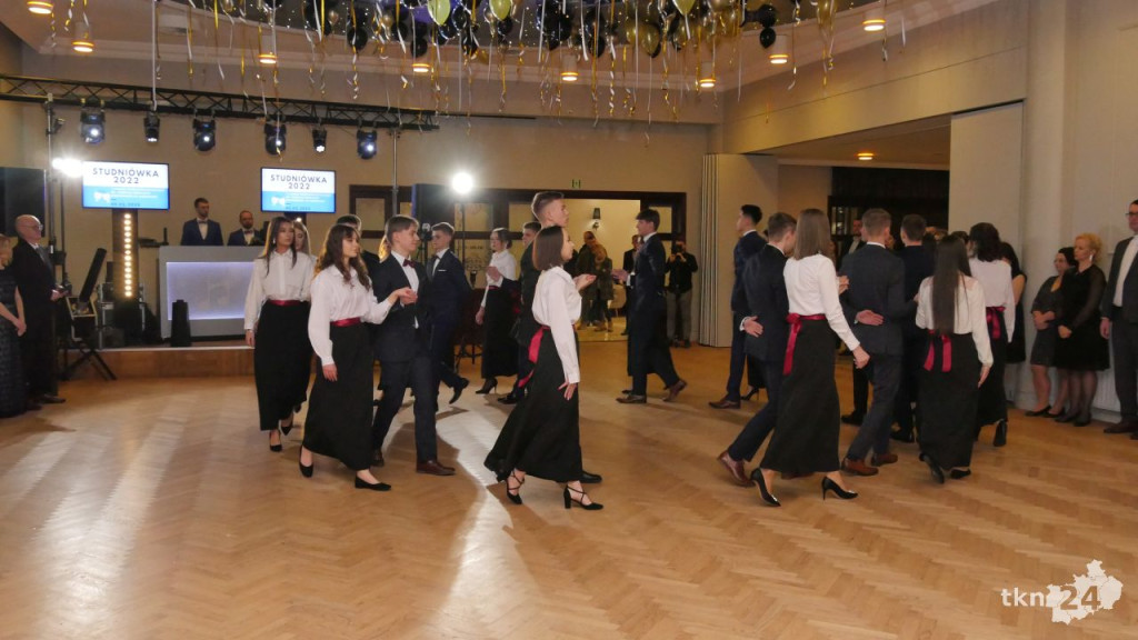 WIDEO: Studniówka I LO w Końskich 2022