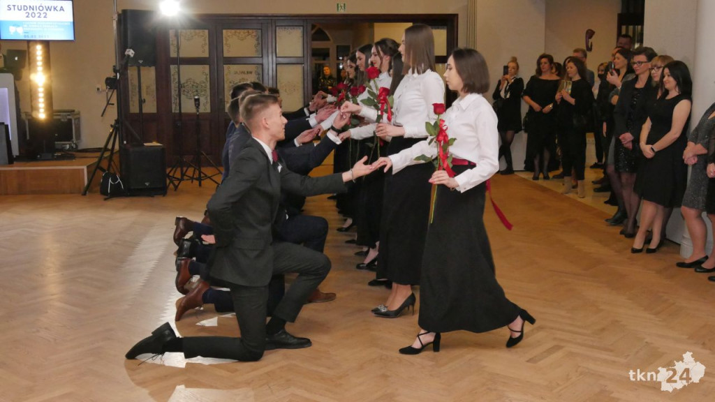 WIDEO: Studniówka I LO w Końskich 2022