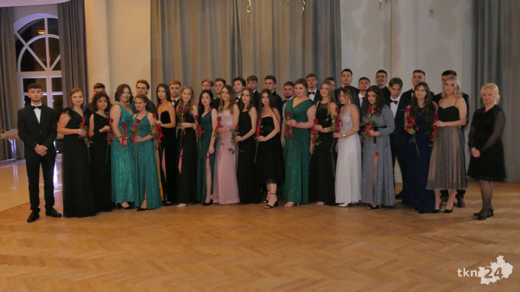 WIDEO: Studniówka I LO w Końskich 2022