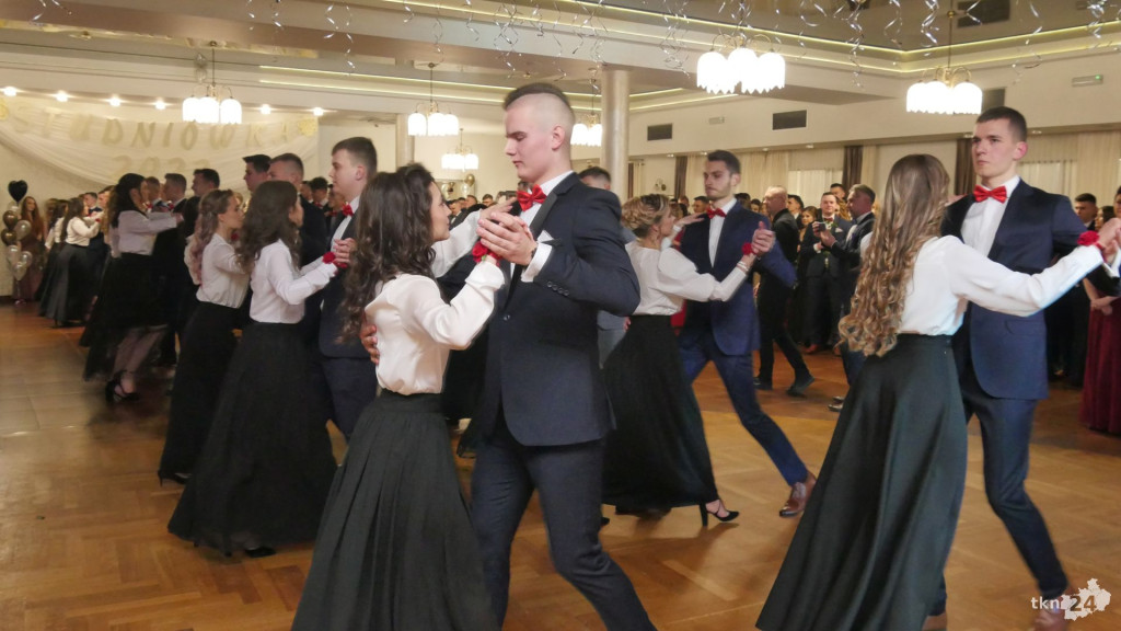 Opoczyńska studniówka w Astorii. Zaśpiewał DEJW! [wideo, zdjęcia]
