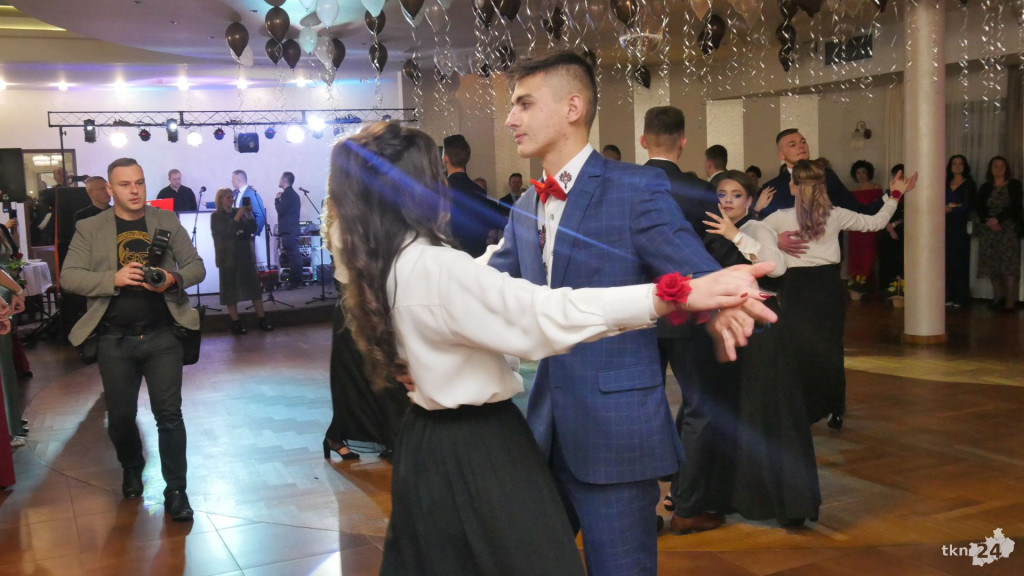 Opoczyńska studniówka w Astorii. Zaśpiewał DEJW! [wideo, zdjęcia]