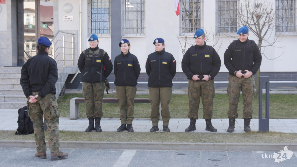 `Z profilaktyką po drodze`. Policjanci i seniorzy wyruszyli we wspólnym rajdzie [wideo, zdjęcia]