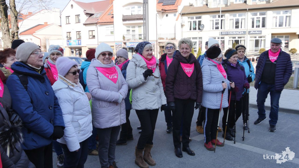 `Z profilaktyką po drodze`. Policjanci i seniorzy wyruszyli we wspólnym rajdzie [wideo, zdjęcia]