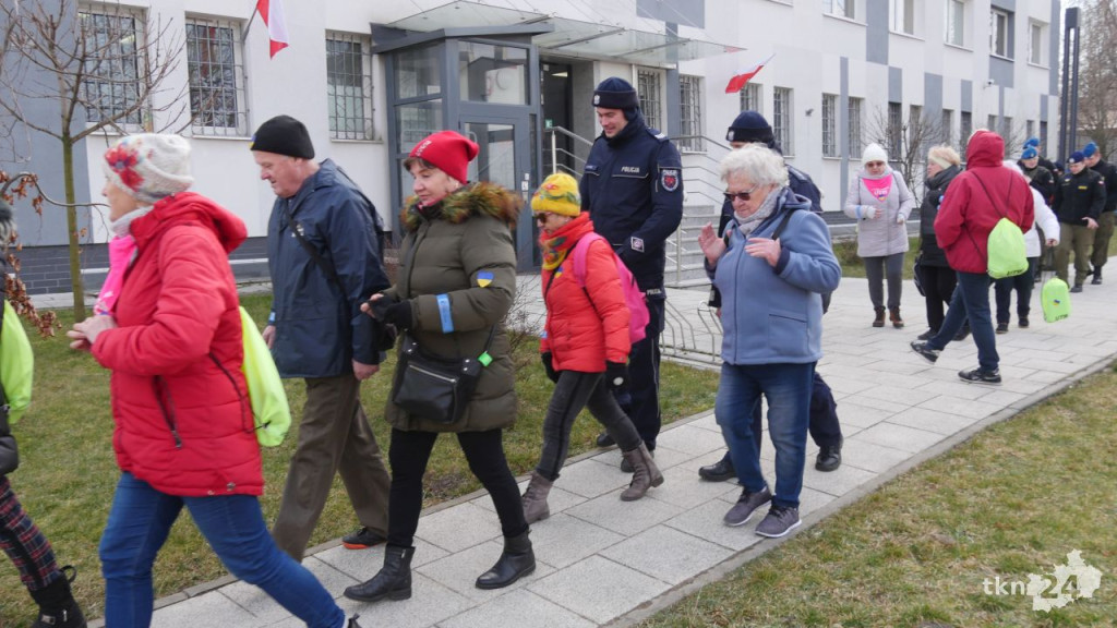 `Z profilaktyką po drodze`. Policjanci i seniorzy wyruszyli we wspólnym rajdzie [wideo, zdjęcia]
