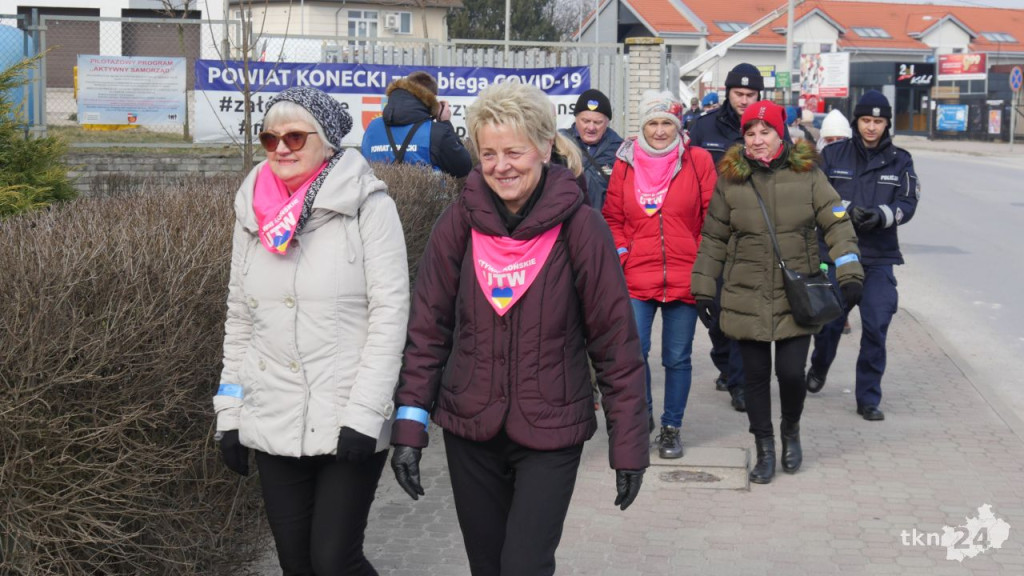 `Z profilaktyką po drodze`. Policjanci i seniorzy wyruszyli we wspólnym rajdzie [wideo, zdjęcia]