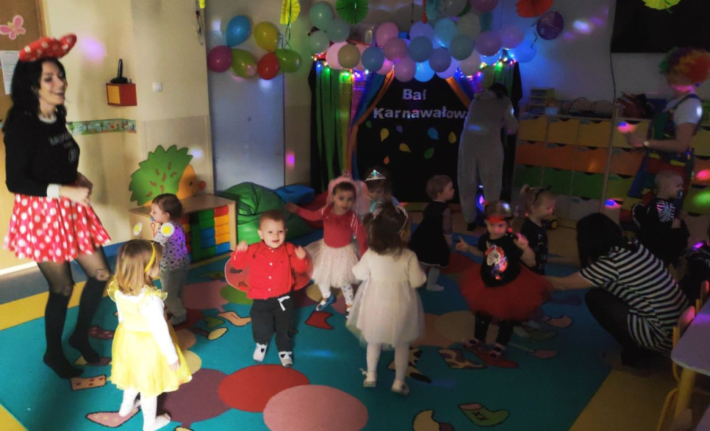 Bajeczny bal karnawałowy w Bajkowej Krainie [wideo, zdjęcia]