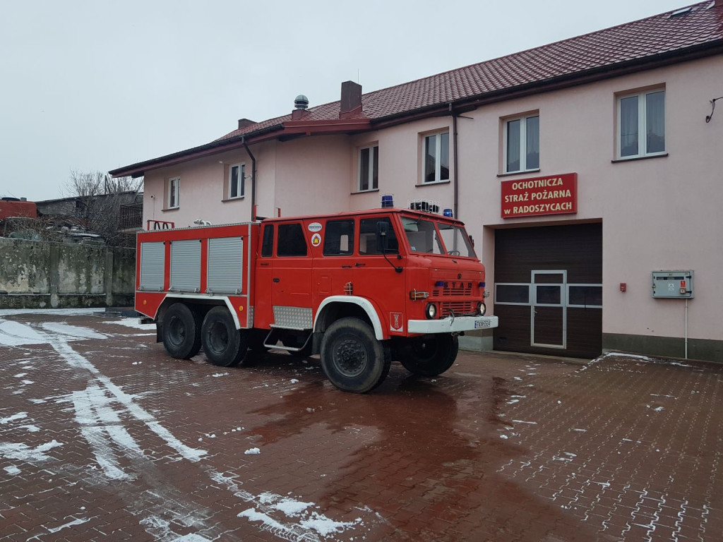 Wielki dar z Końskich i Radoszyc. Wozy strażackie dla Ukrainy [wideo, zdjęcia]