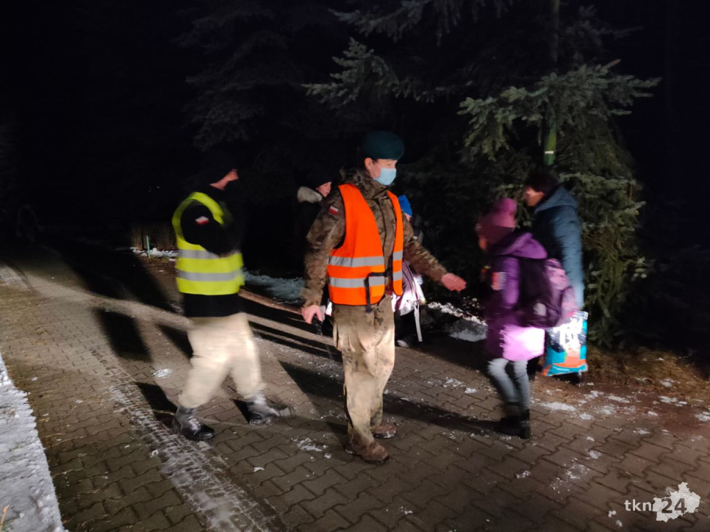 Sielpia przyjęła około 400 uchodźców. Kolejni w drodze [wideo, zdjęcia]