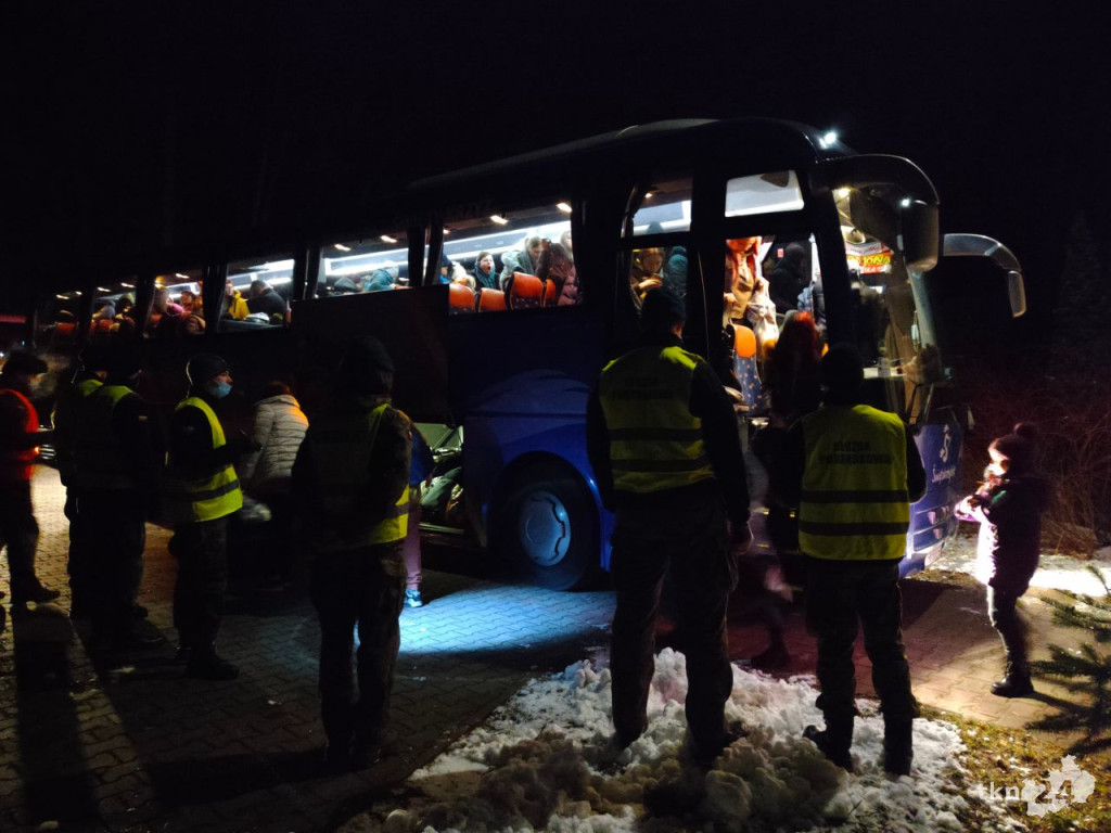 Sielpia przyjęła około 400 uchodźców. Kolejni w drodze [wideo, zdjęcia]