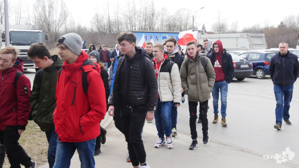 Konecka młodzież mówi STOP WOJNIE! [wideo, zdjęcia]