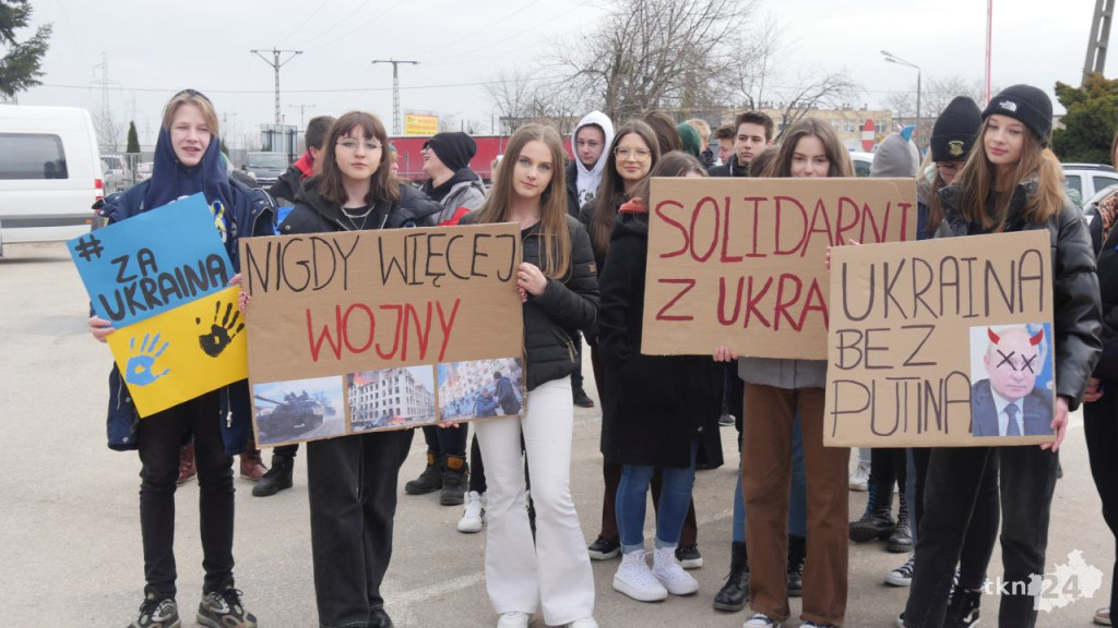 Konecka młodzież mówi STOP WOJNIE! [wideo, zdjęcia]