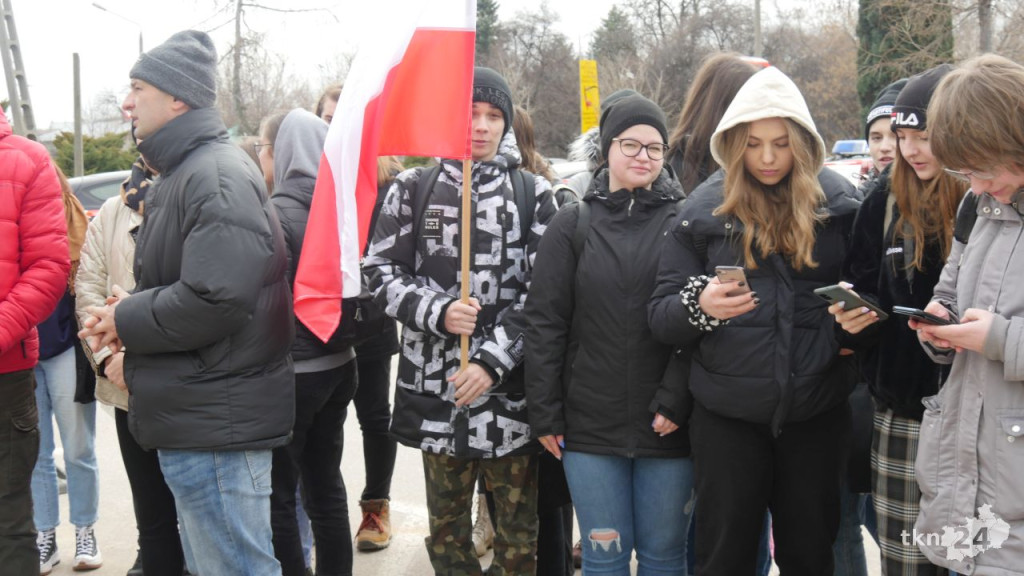 Konecka młodzież mówi STOP WOJNIE! [wideo, zdjęcia]