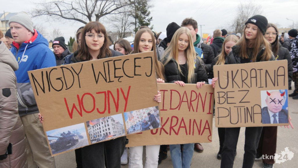 Konecka młodzież mówi STOP WOJNIE! [wideo, zdjęcia]