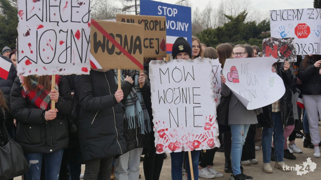 Konecka młodzież mówi STOP WOJNIE! [wideo, zdjęcia]