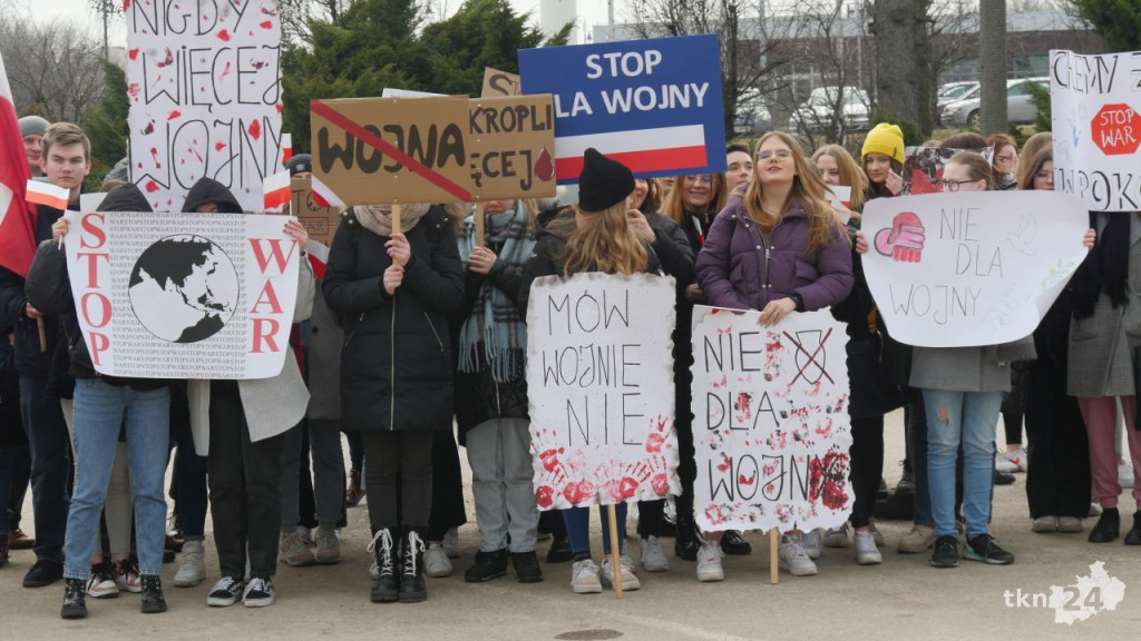Konecka młodzież mówi STOP WOJNIE! [wideo, zdjęcia]
