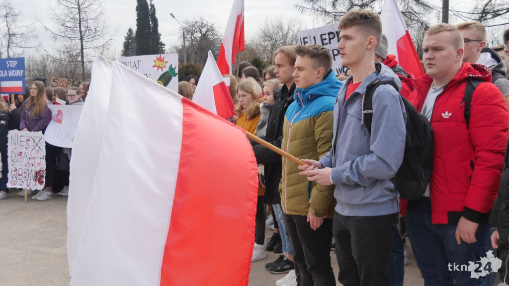 Konecka młodzież mówi STOP WOJNIE! [wideo, zdjęcia]
