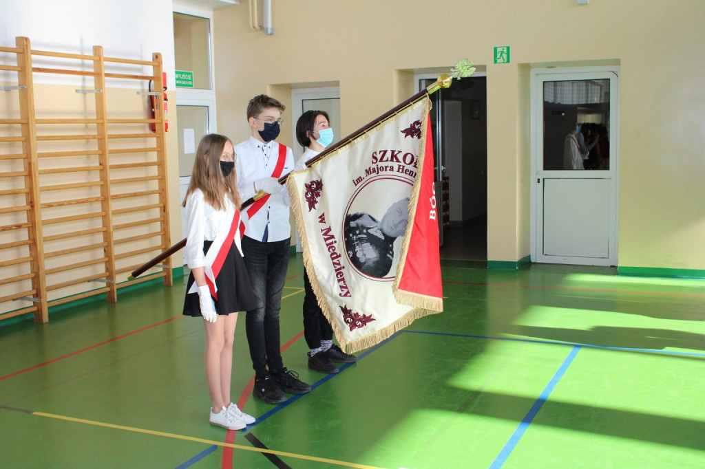 Podstawówka z Miedzierzy upamiętniła Wyklętych [zdjęcia]