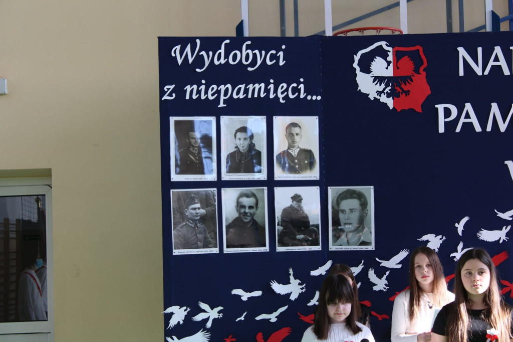 Podstawówka z Miedzierzy upamiętniła Wyklętych [zdjęcia]