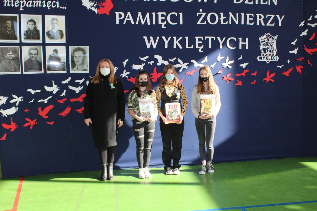 Podstawówka z Miedzierzy upamiętniła Wyklętych [zdjęcia]