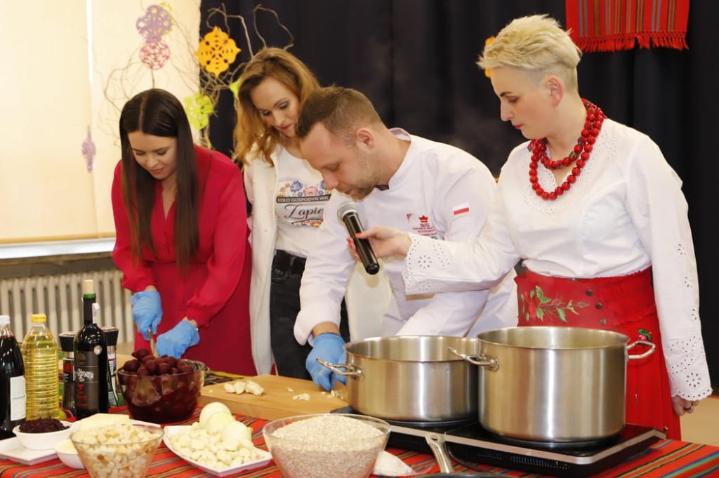 Pokaz kulinarny Cezarego Powały w Końskich [wideo, zdjęcia]