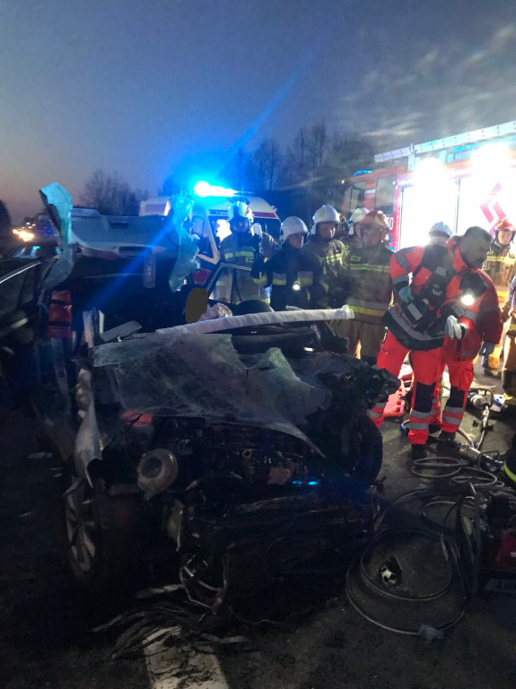 Dwie osobówki i bus zderzyły się w Cieklińsku [zdjęcia]