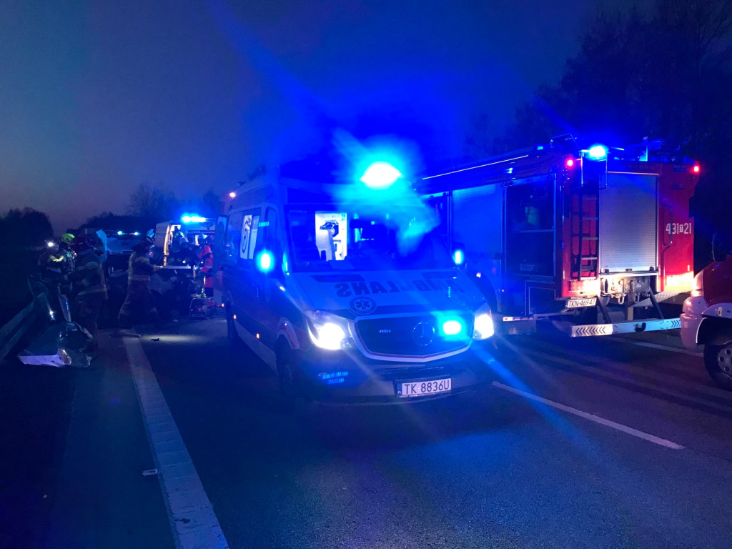 Dwie osobówki i bus zderzyły się w Cieklińsku [zdjęcia]