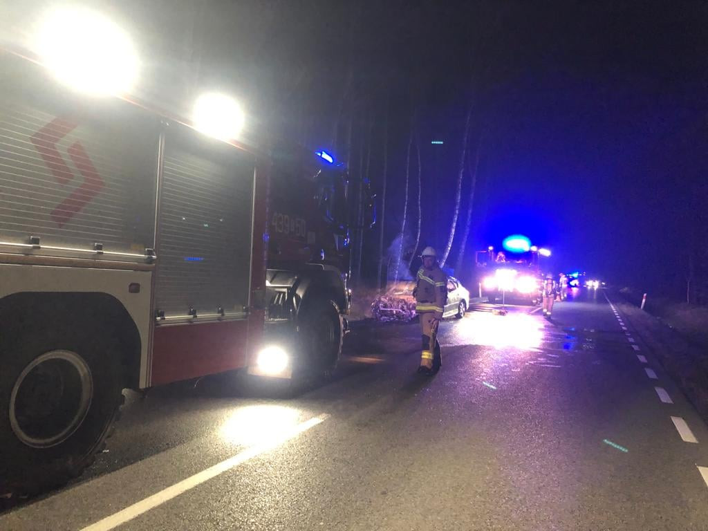 Pożar samochodu osobowego na drodze krajowej 42 [zdjęcia]