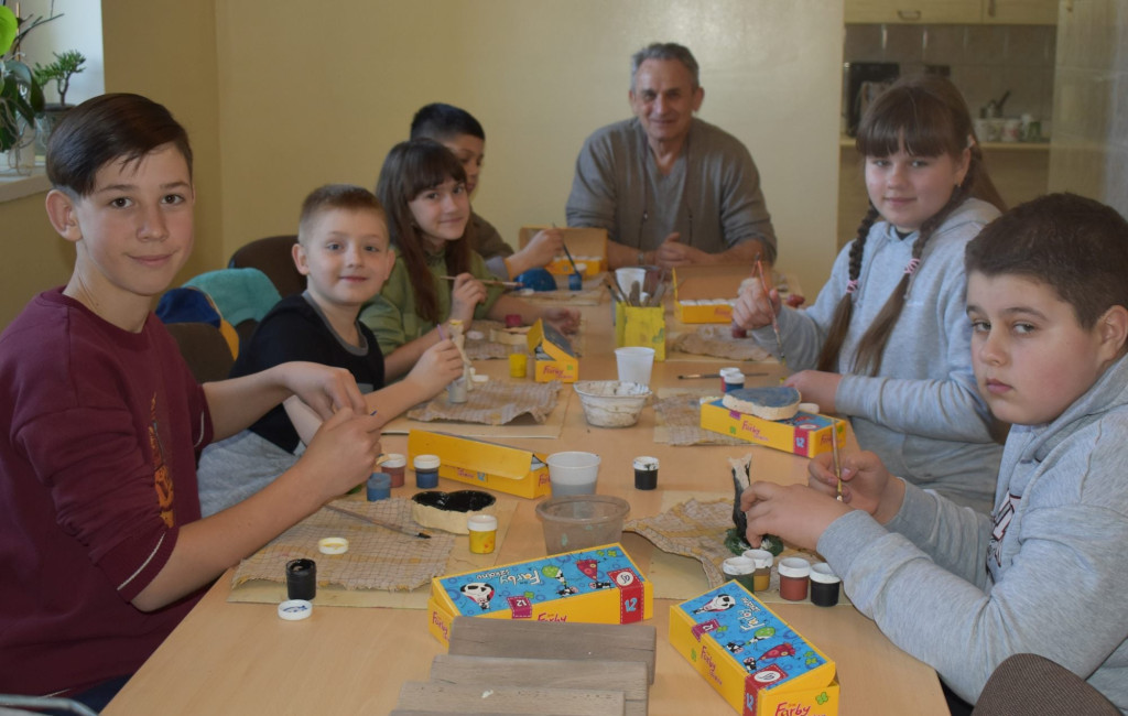 Ukraińska młodzież wzięła udział w zajęciach ceramicznych [zdjęcia]